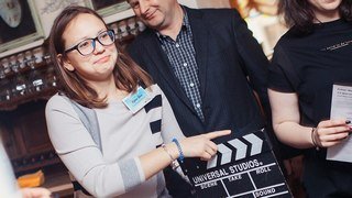 Квест на день рождения «Приют для убийцы»: Итак, дубль один. Камера! Мотор! Режиссер мёртв, но съемки фильма должны продолжаться. Попробуйте не перепутать реплики сценария с настоящими обвинениями! desc_9