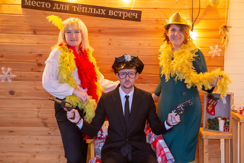 Новогоднее украшение зала для корпоратива в Нижневартовске