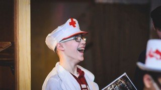 Квест «Психушка» для подростков: Когда ты и твои друзья нашли технический мануал для КошкоДемона и поняли, что он требует котят и мультиков, чтобы захватить мир. Квест «Психушка». Квест для подростка в Нижневартовске.